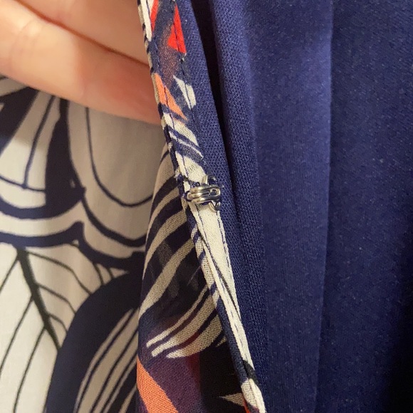 Express size Small floral dress - Picture 3 of 4